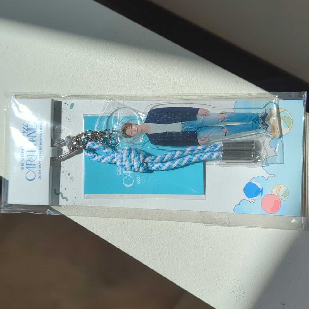 SEVENTEEN 2021 CARAT LAND ACRYLIC KEYRING - THE8 + PHOTO CARD KPOP LIMITED